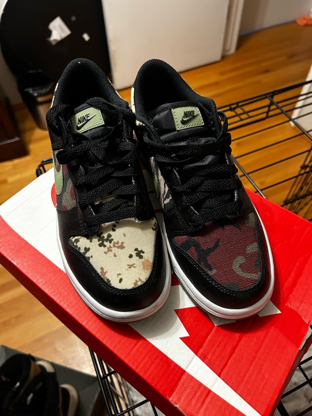 Nike Dunk Low SE (GS) Black / Oil Green / White Box Label